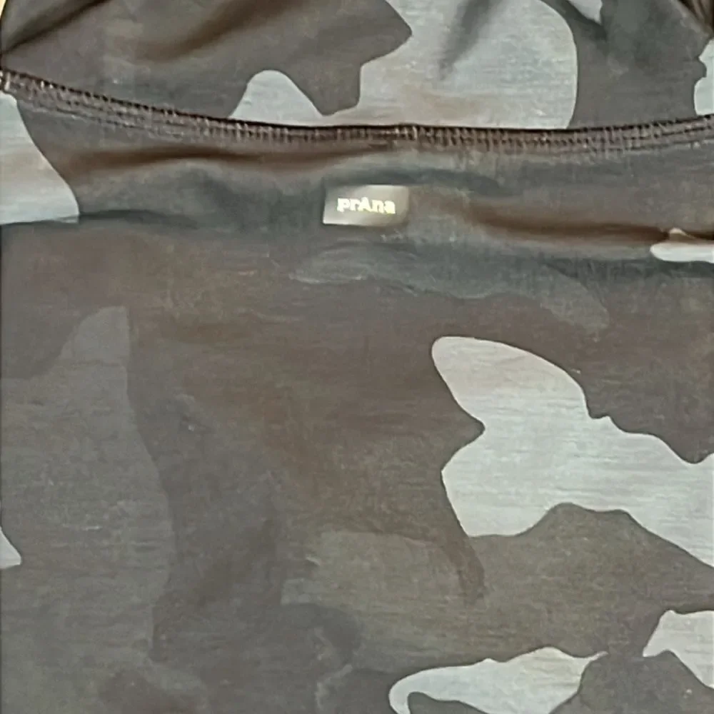 Prana Layna black camo print zip lightweight jacket sweatshirt size medium